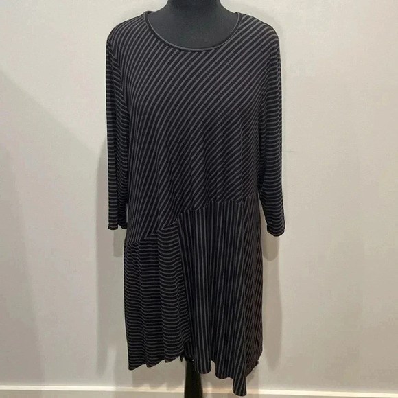 Blue Sky | 3/4 Sleeve Tunic - Picture 4 of 7